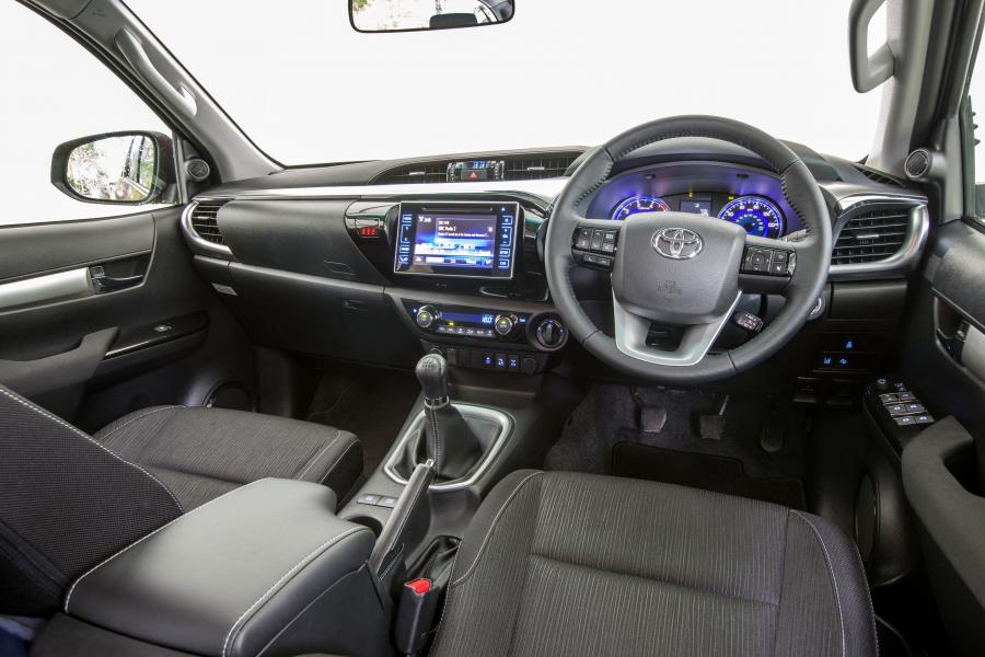 Торпедо Toyota Hilux Invincible Double Cab 2016 года  (UK) (фото 3 из 30)